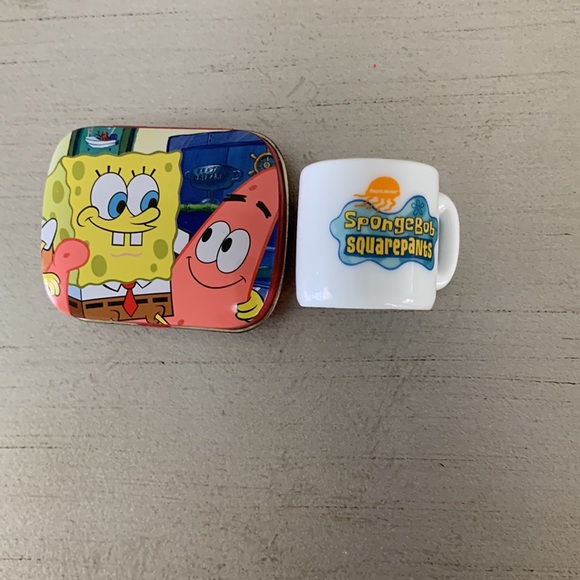 T Shirt with Mugs and Tin - Picture 6 of 7